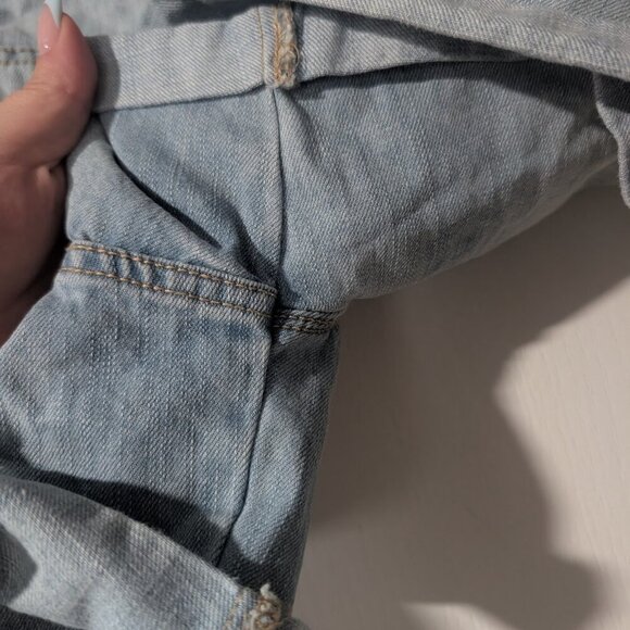 Gap | Sexy Boyfriend Shorts in Distressed Light Wash - Picture 6 of 7